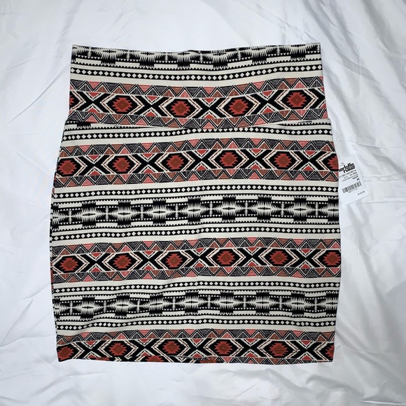 Multicolor Printed Bodycon Skirt - Picture 3 of 5